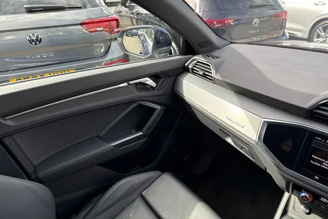 KN74ZWA Audi Q3 1.5 TFSI CoD 35 S line S Tronic Euro 6 (s/s) 5dr Thumbnail #21