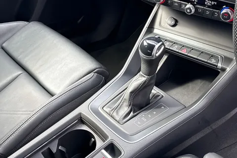 KN74ZWA Audi Q3 1.5 TFSI CoD 35 S line S Tronic Euro 6 (s/s) 5dr Thumbnail #24