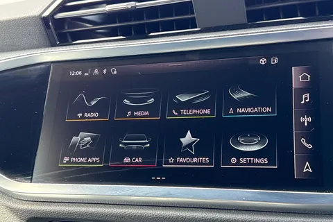 KN74ZWA Audi Q3 1.5 TFSI CoD 35 S line S Tronic Euro 6 (s/s) 5dr Thumbnail #28