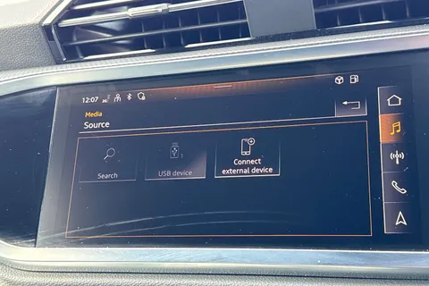 KN74ZWA Audi Q3 1.5 TFSI CoD 35 S line S Tronic Euro 6 (s/s) 5dr Thumbnail #30