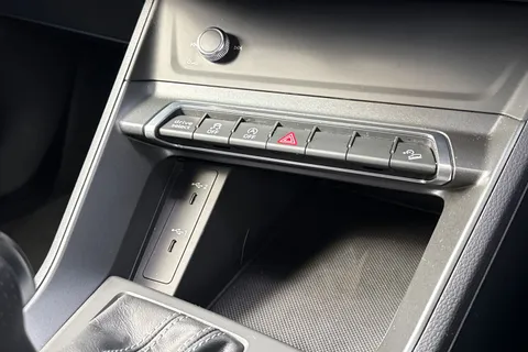 KN74ZWA Audi Q3 1.5 TFSI CoD 35 S line S Tronic Euro 6 (s/s) 5dr Thumbnail #36