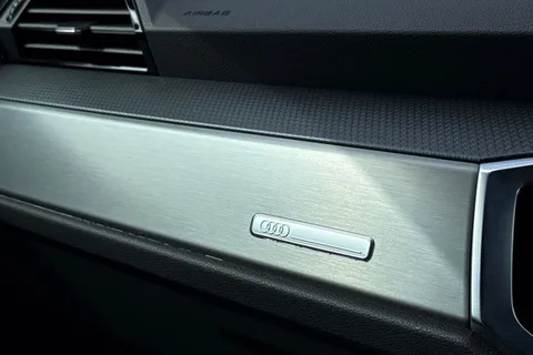 KN74ZWA Audi Q3 1.5 TFSI CoD 35 S line S Tronic Euro 6 (s/s) 5dr Thumbnail #37