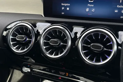 DA24FGU Mercedes-Benz Cla Class 1.3 CLA200h MHEV AMG Line (Executive) Coupe 7G-DCT Euro 6 (s/s) 4dr Thumbnail #41