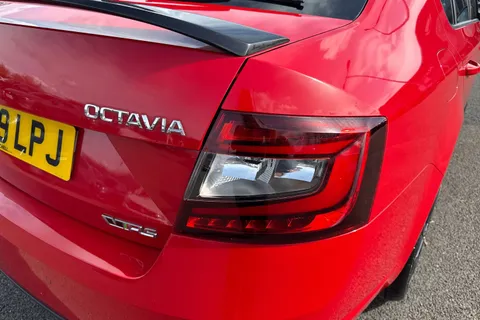 DF69LPJ Škoda Octavia 2.0 TSI vRS Challenge DSG Euro 6 (s/s) 5dr Thumbnail #9