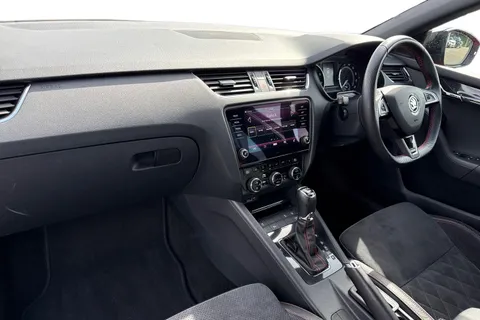 DF69LPJ Škoda Octavia 2.0 TSI vRS Challenge DSG Euro 6 (s/s) 5dr Thumbnail #16