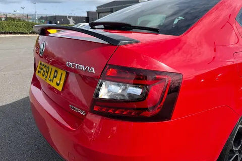 DF69LPJ Škoda Octavia 2.0 TSI vRS Challenge DSG Euro 6 (s/s) 5dr Thumbnail #32