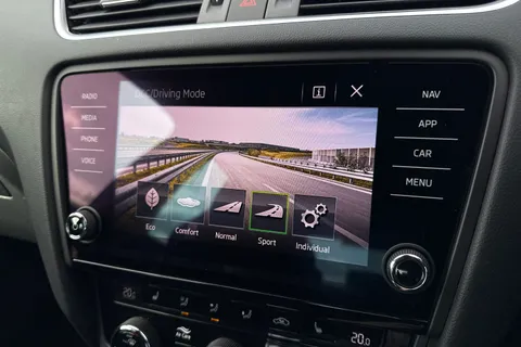 DF69LPJ Škoda Octavia 2.0 TSI vRS Challenge DSG Euro 6 (s/s) 5dr Thumbnail #55