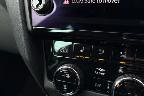 DF69LPJ Škoda Octavia 2.0 TSI vRS Challenge DSG Euro 6 (s/s) 5dr Thumbnail #57