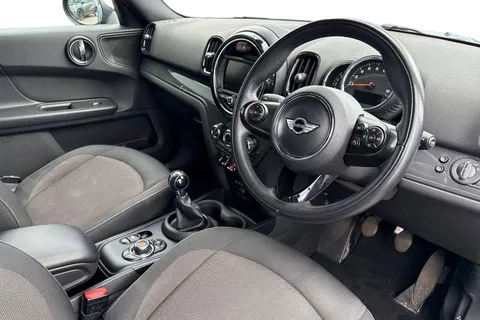 14 of 64 for Mini Countryman 2.0 Cooper D Euro 6 (s/s) 5dr