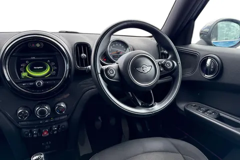 18 of 64 for Mini Countryman 2.0 Cooper D Euro 6 (s/s) 5dr