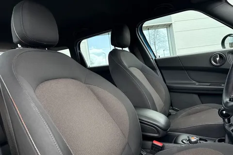 24 of 64 for Mini Countryman 2.0 Cooper D Euro 6 (s/s) 5dr