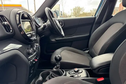 33 of 64 for Mini Countryman 2.0 Cooper D Euro 6 (s/s) 5dr