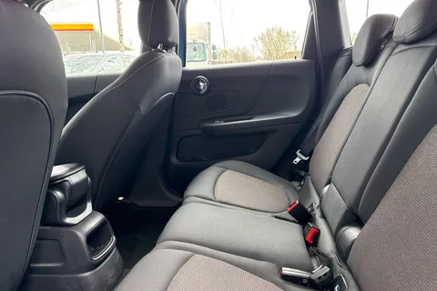 34 of 64 for Mini Countryman 2.0 Cooper D Euro 6 (s/s) 5dr