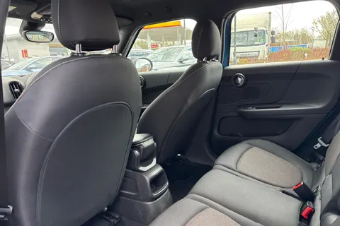 35 of 64 for Mini Countryman 2.0 Cooper D Euro 6 (s/s) 5dr