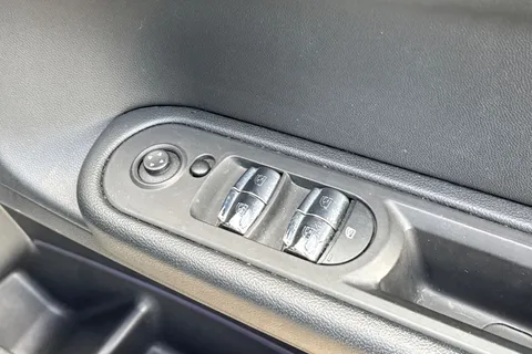 38 of 64 for Mini Countryman 2.0 Cooper D Euro 6 (s/s) 5dr