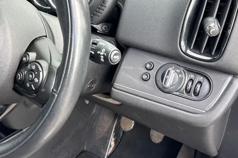 39 of 64 for Mini Countryman 2.0 Cooper D Euro 6 (s/s) 5dr