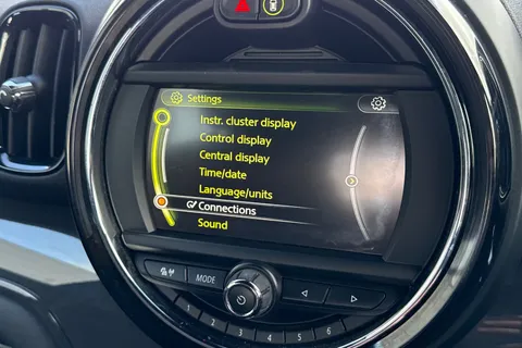 49 of 64 for Mini Countryman 2.0 Cooper D Euro 6 (s/s) 5dr