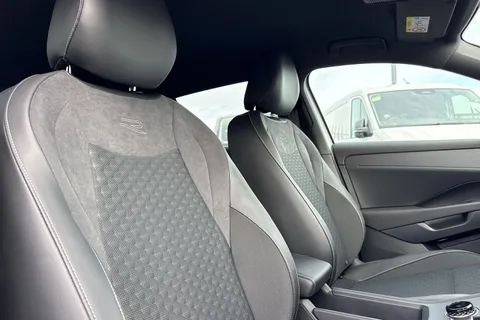  Volkswagen T-Roc 1.5 eTSI MHEV R-Line DSG Euro 6 (s/s) 5dr Thumbnail #24