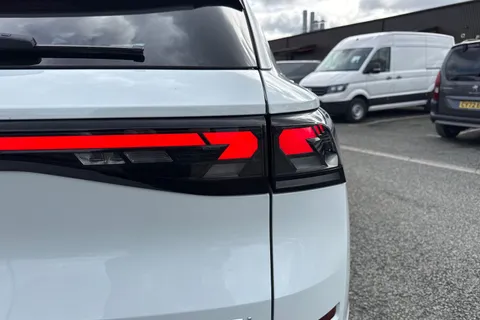  Volkswagen T-Roc 1.5 eTSI MHEV R-Line DSG Euro 6 (s/s) 5dr Thumbnail #30