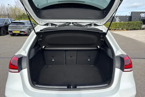 CX70JFY Mercedes-Benz A Class 1.3 A200 AMG Line 7G-DCT Euro 6 (s/s) 5dr Thumbnail #8