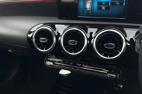 CX70JFY Mercedes-Benz A Class 1.3 A200 AMG Line 7G-DCT Euro 6 (s/s) 5dr Thumbnail #23