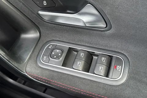 CX70JFY Mercedes-Benz A Class 1.3 A200 AMG Line 7G-DCT Euro 6 (s/s) 5dr Thumbnail #41