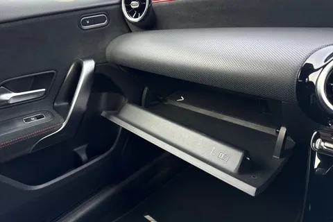 CX70JFY Mercedes-Benz A Class 1.3 A200 AMG Line 7G-DCT Euro 6 (s/s) 5dr Thumbnail #62