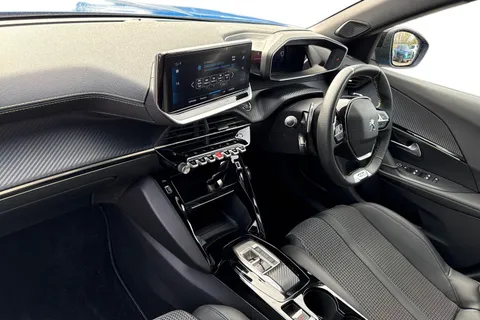 NL23XGJ PEUGEOT 2008 1.2 PureTech GT EAT Euro 6 (s/s) 5dr Thumbnail #9