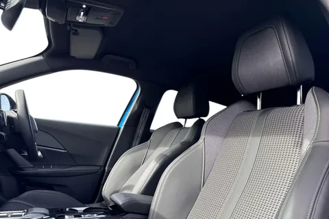 NL23XGJ PEUGEOT 2008 1.2 PureTech GT EAT Euro 6 (s/s) 5dr Thumbnail #11