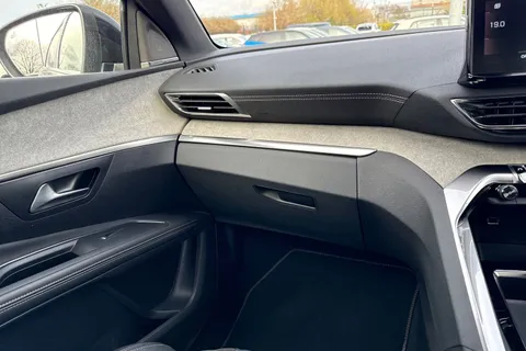 YO72FCL PEUGEOT 5008 1.2 PureTech GT Premium EAT Euro 6 (s/s) 5dr Thumbnail #21