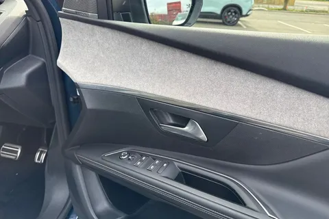 YO72FCL PEUGEOT 5008 1.2 PureTech GT Premium EAT Euro 6 (s/s) 5dr Thumbnail #22