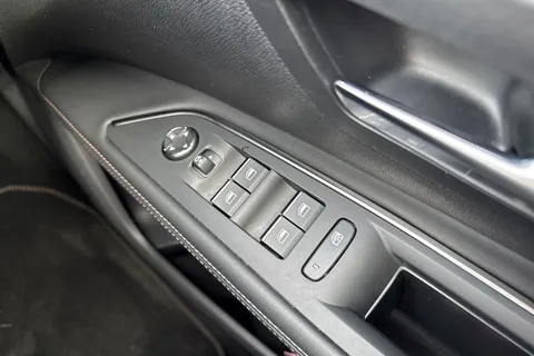 YO72FCL PEUGEOT 5008 1.2 PureTech GT Premium EAT Euro 6 (s/s) 5dr Thumbnail #45