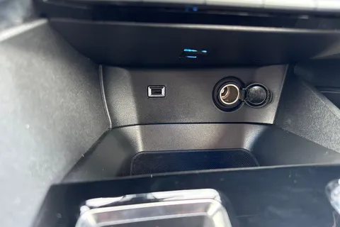 YO72FCL PEUGEOT 5008 1.2 PureTech GT Premium EAT Euro 6 (s/s) 5dr Thumbnail #58