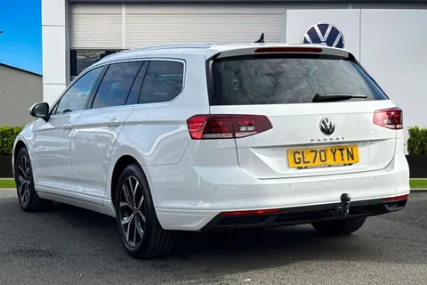 2 of 44 for VOLKSWAGEN PASSAT 2.0 TDI EVO SCR SEL 5dr