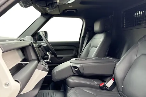 DN26MYR Land Rover Defender 110 3.0 D250 MHEV X-Dynamic HSE Hard Top SUV 5dr Diesel Auto 4WD MWB Euro 6 (s/s) (249 ps) Thumbnail #4
