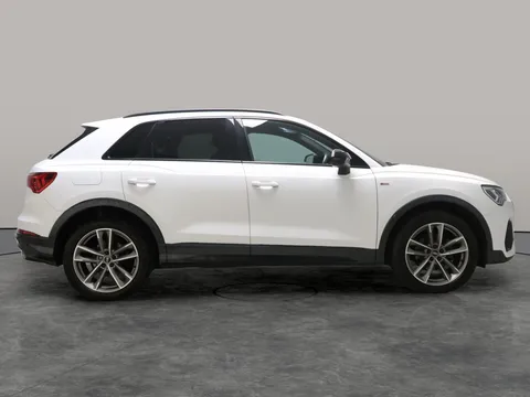 Thumbnail image for the Audi Q3 1.5 TFSI CoD 35 Black Edition   S Tronic