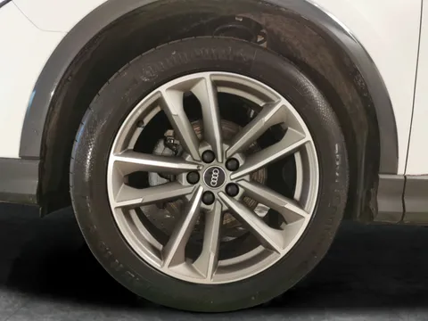 Thumbnail image for the Audi Q3 1.5 TFSI CoD 35 Black Edition   S Tronic