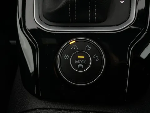Thumbnail image for the Volkswagen T-Roc 2.0 TSI R   DSG 4Motion