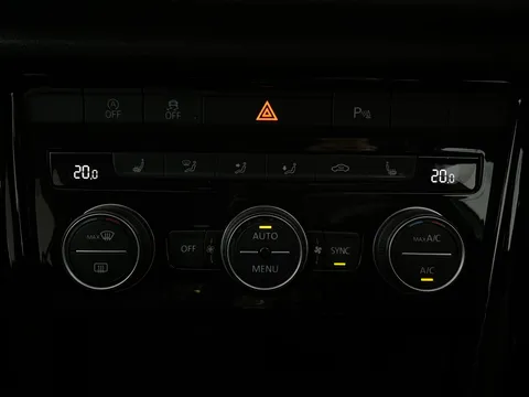 Thumbnail image for the Volkswagen T-Roc 2.0 TSI R   DSG 4Motion