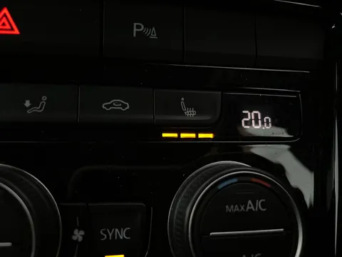 Thumbnail image for the Volkswagen T-Roc 2.0 TSI R   DSG 4Motion