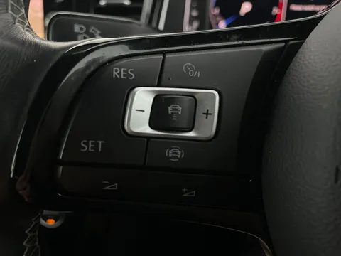 Thumbnail image for the Volkswagen T-Roc 2.0 TSI R   DSG 4Motion