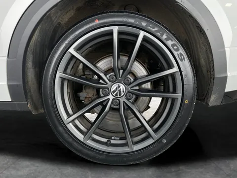 Thumbnail image for the Volkswagen T-Roc 2.0 TSI R   DSG 4Motion