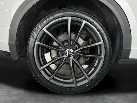 Thumbnail image for the Volkswagen T-Roc 2.0 TSI R   DSG 4Motion
