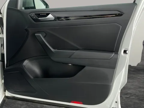 Thumbnail image for the Volkswagen T-Roc 2.0 TSI R   DSG 4Motion