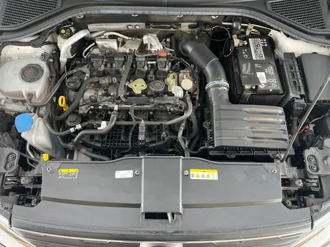 Thumbnail image for the Volkswagen T-Roc 2.0 TSI R   DSG 4Motion