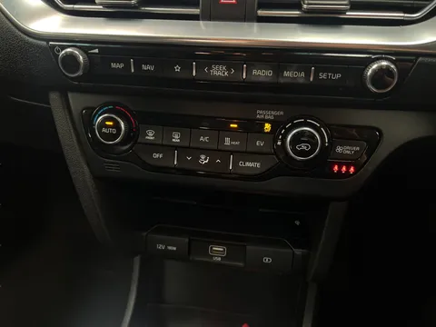 Thumbnail image for the Kia Niro 64kWh 3
