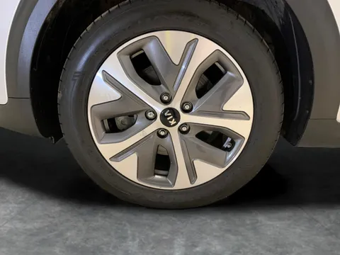 Thumbnail image for the Kia Niro 64kWh 3