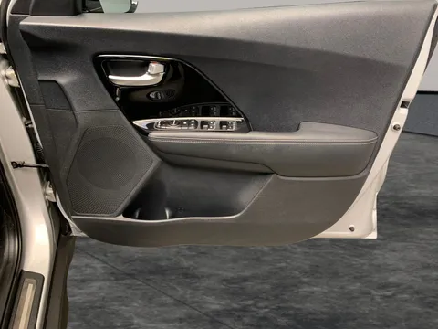 Thumbnail image for the Kia Niro 64kWh 3