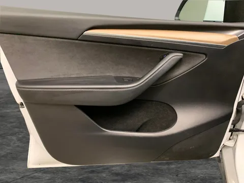 Thumbnail image for the Tesla Model Y (Dual Motor) Long Range   4WDE