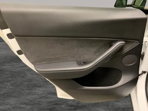 Thumbnail image for the Tesla Model Y (Dual Motor) Long Range   4WDE